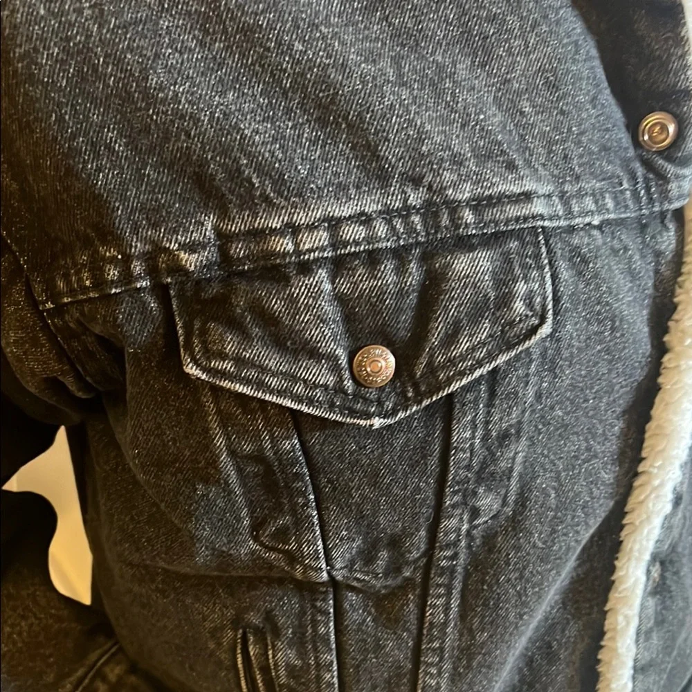 Levi's Charcoal Denim Jacket with White Lining - Picture 4 of 14